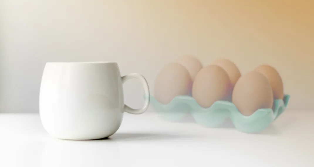 Fluffy vegetable omelette with cheese served in a mug for quick breakfast